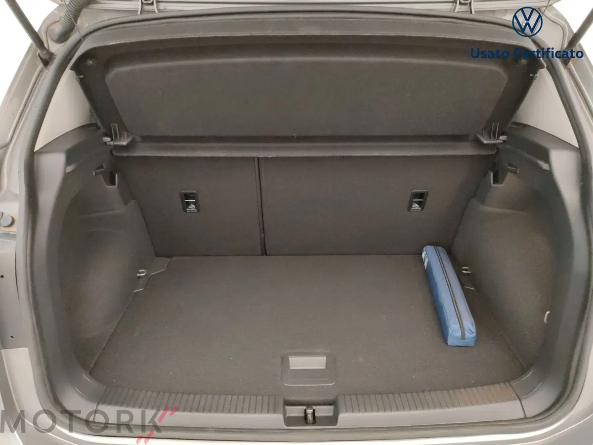 Volkswagen T-Cross usata a Varese (9)