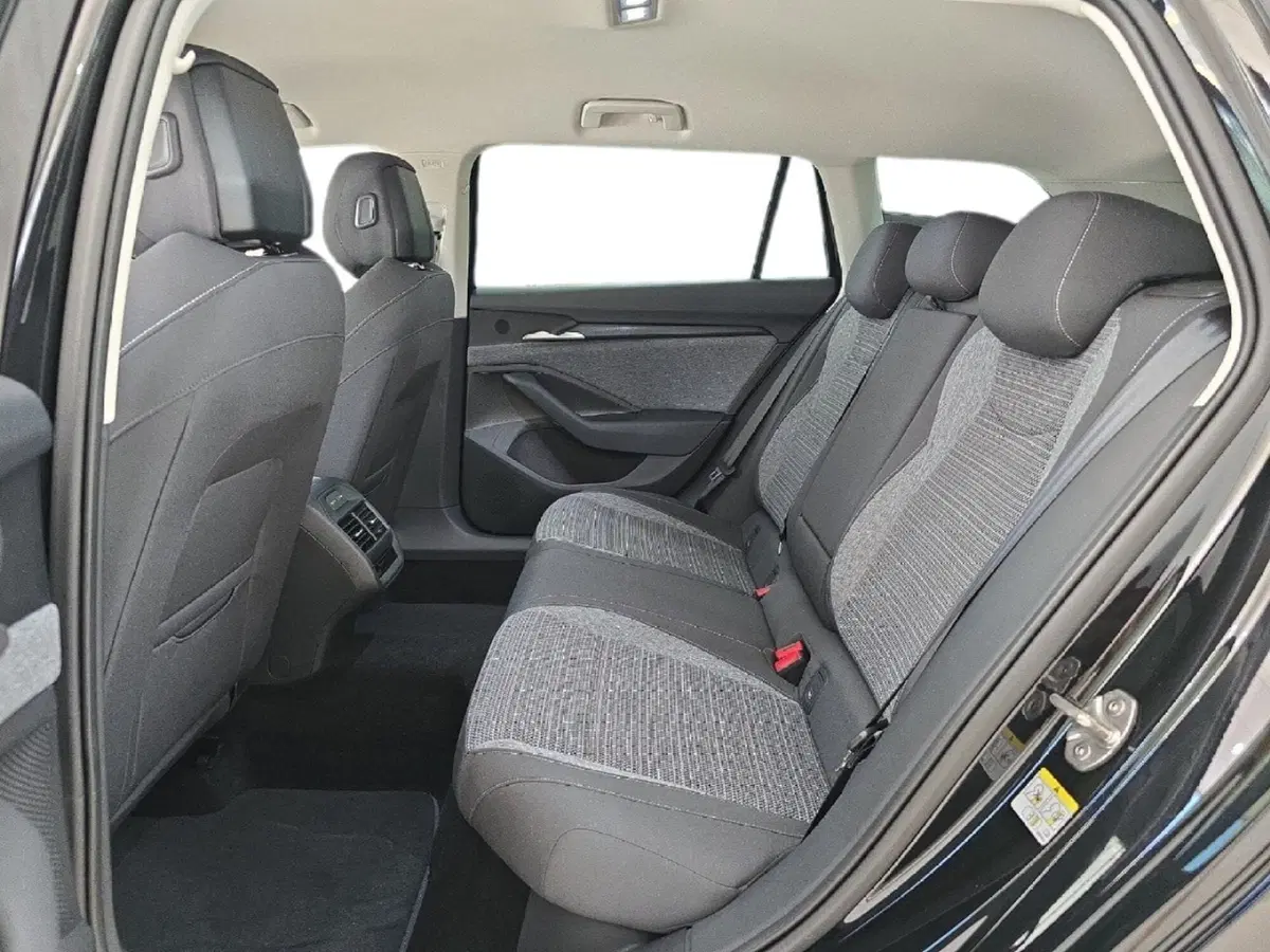 Skoda Superb nuova a Siena (12)