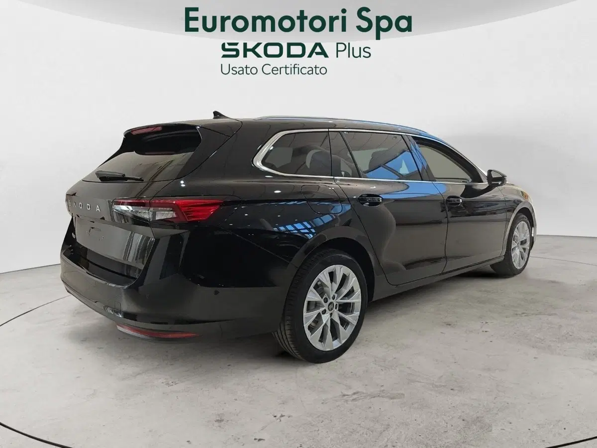 Skoda Superb nuova a Siena (5)