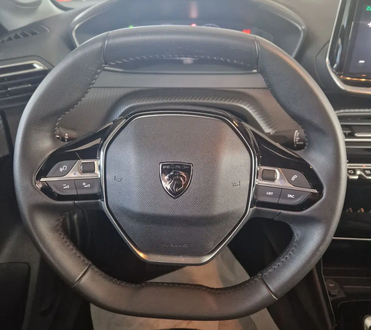 Peugeot 208 usata a Terni (12)