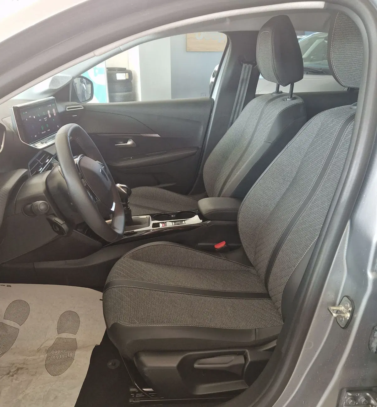 Peugeot 208 usata a Terni (7)