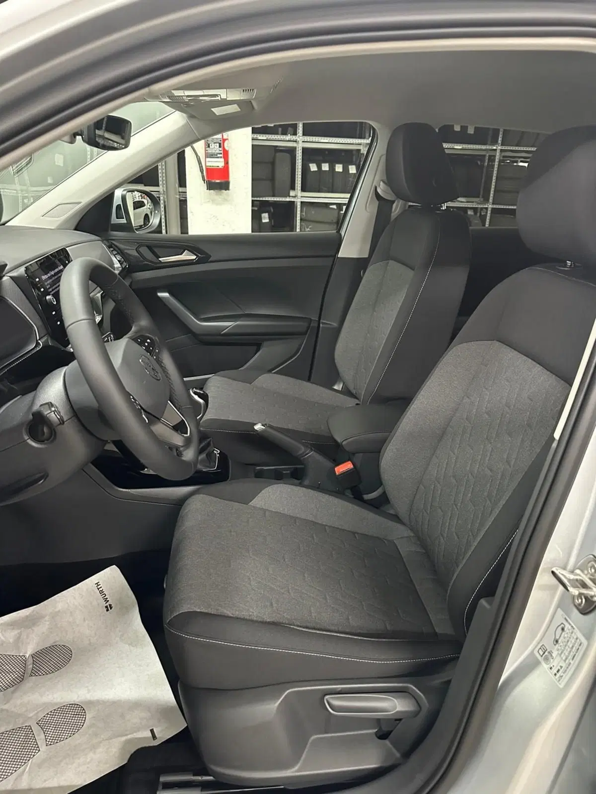 Volkswagen T-Cross nuova a Lecco (10)