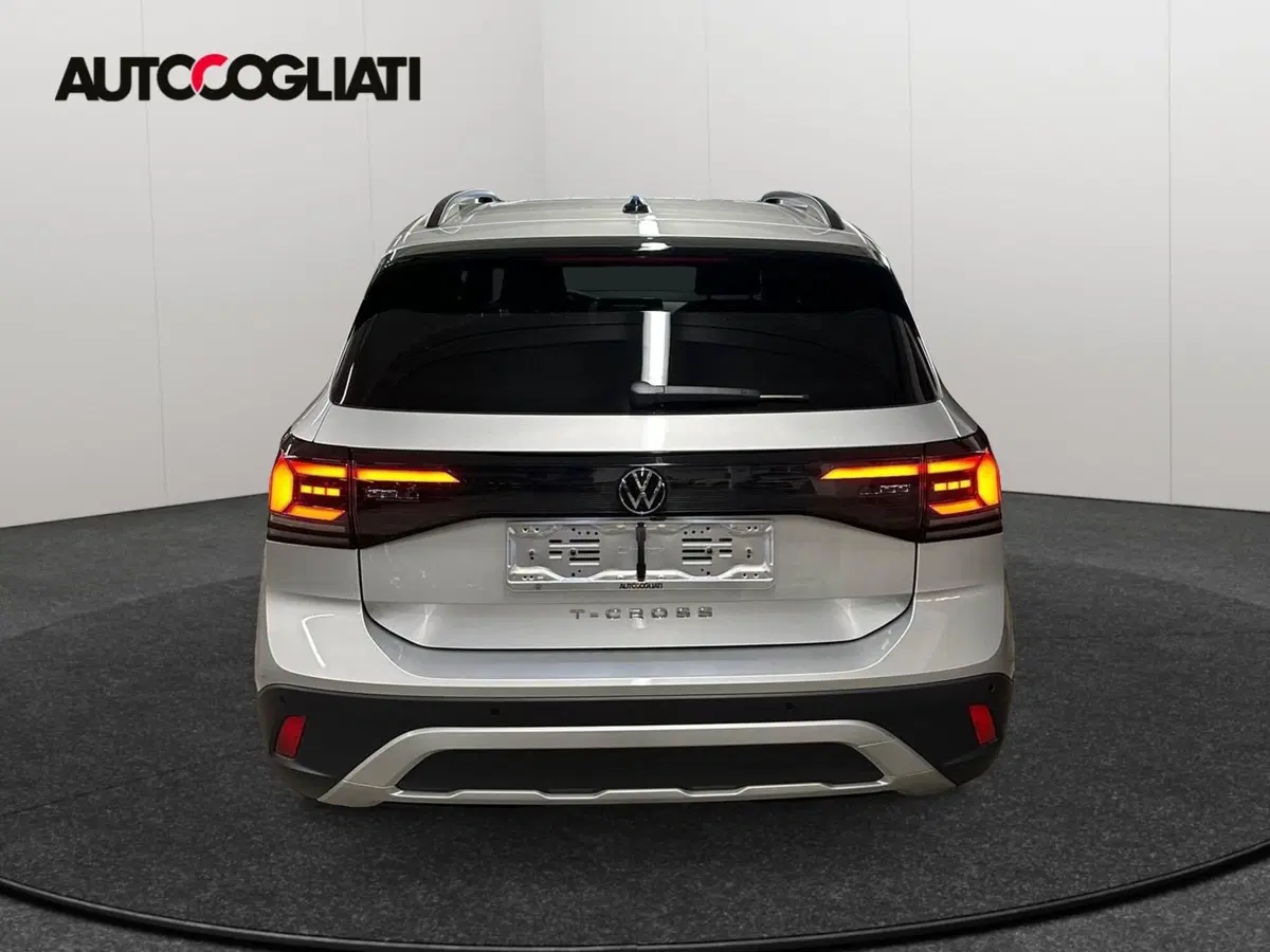 Volkswagen T-Cross nuova a Lecco (5)