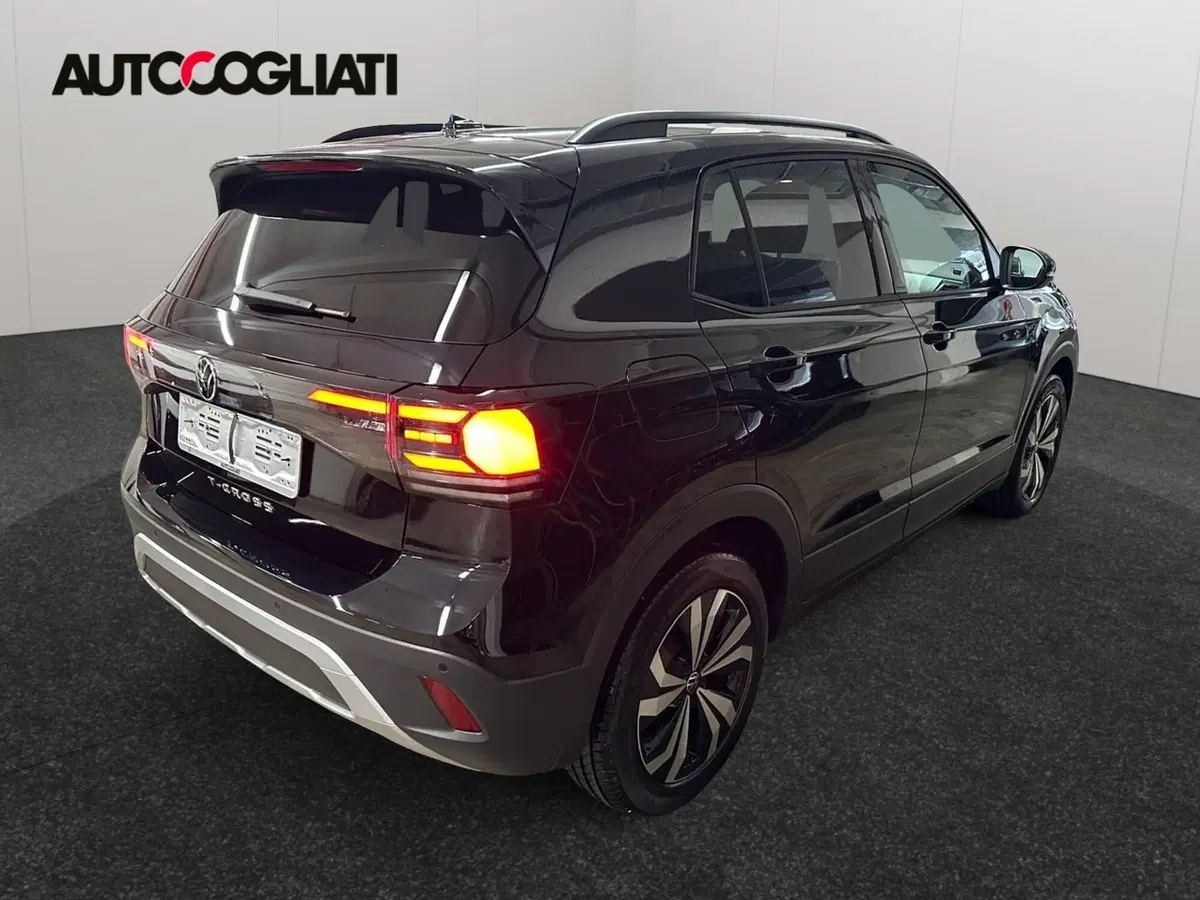 Volkswagen T-Cross nuova a Lecco (6)