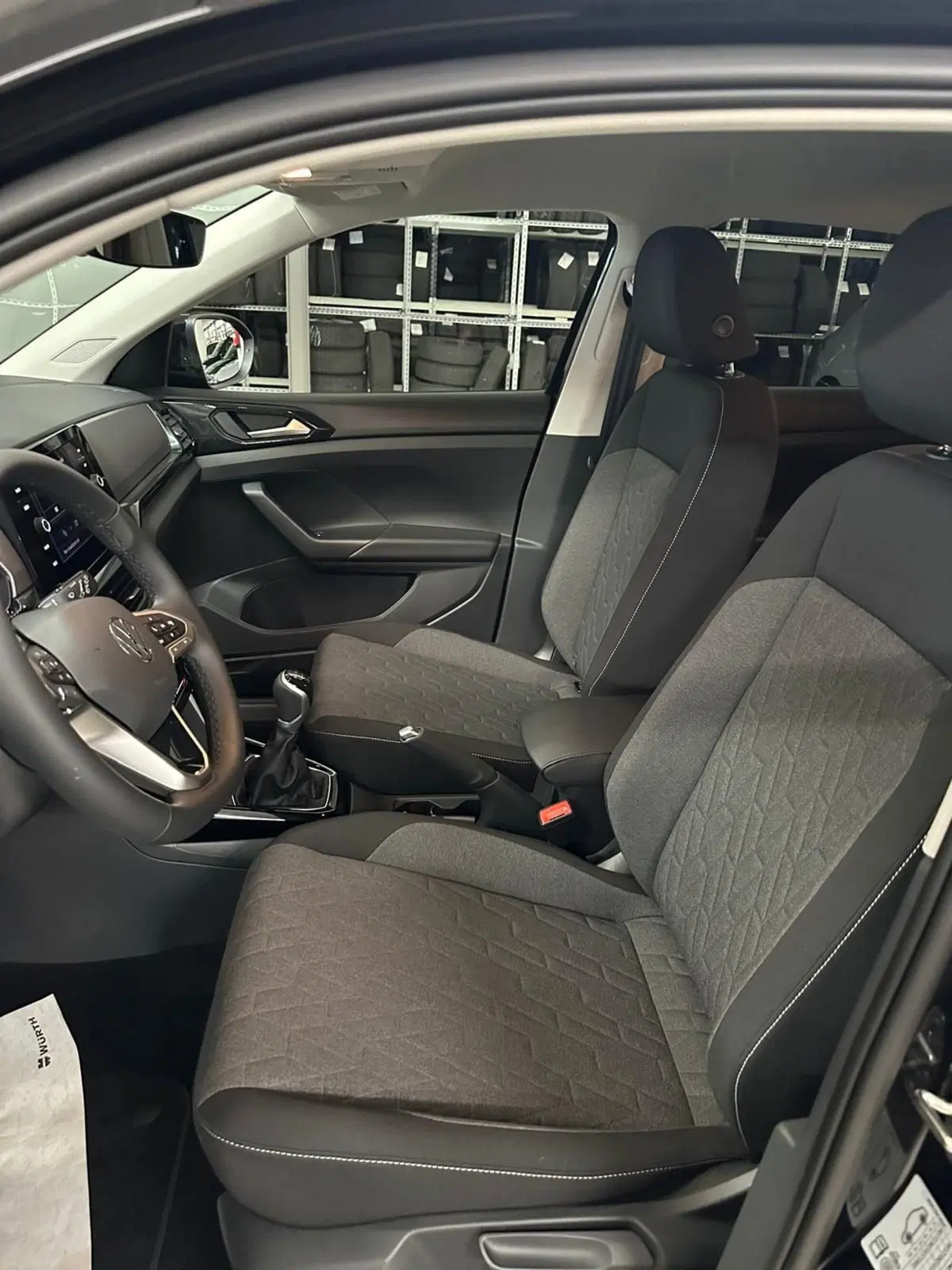 Volkswagen T-Cross nuova a Lecco (8)
