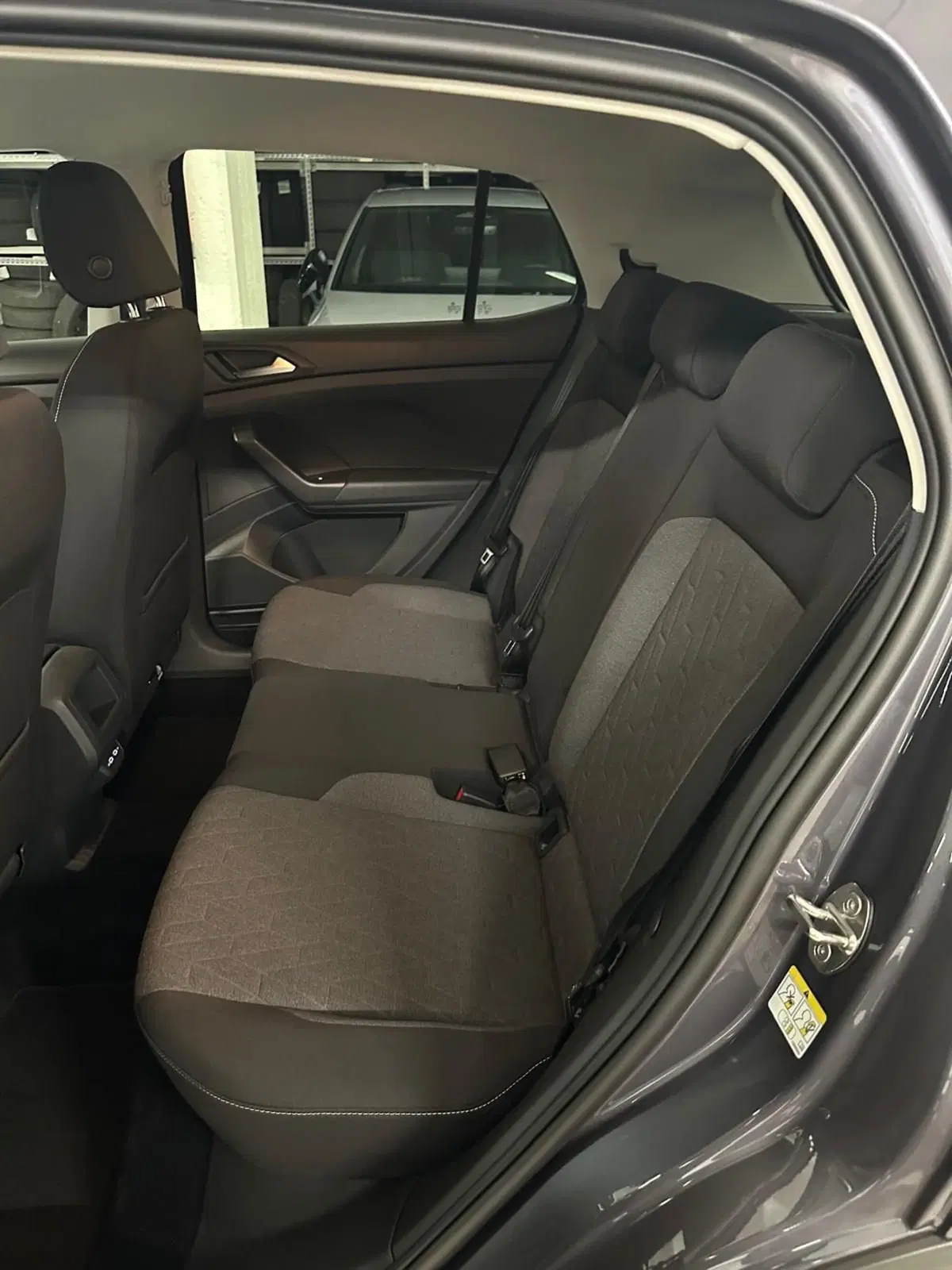 Volkswagen T-Cross nuova a Lecco (9)