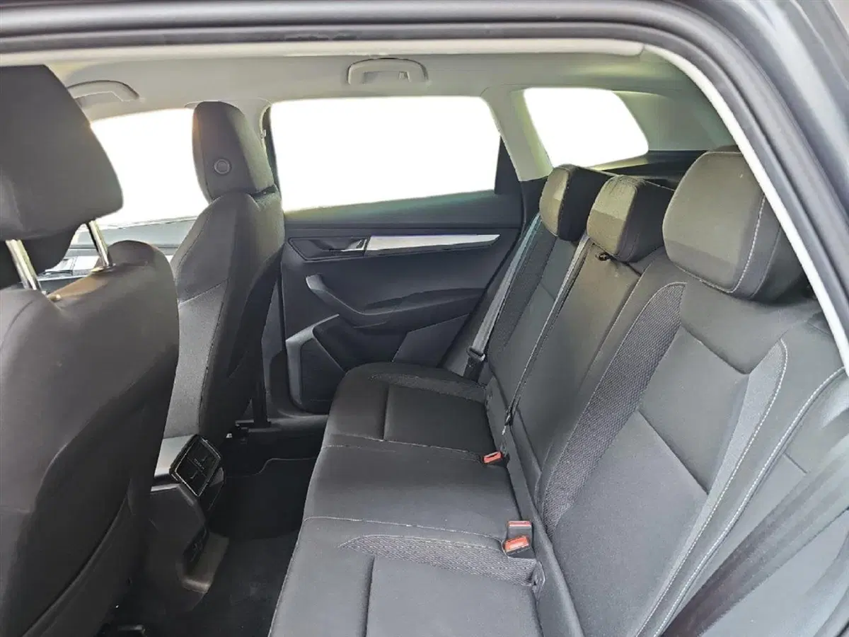 Skoda Karoq usata a Lecco (10)