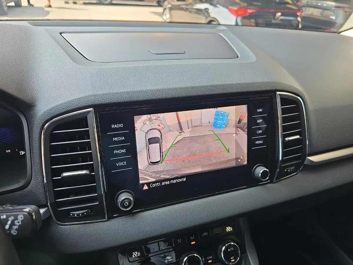 Skoda Karoq usata a Lecco (15)