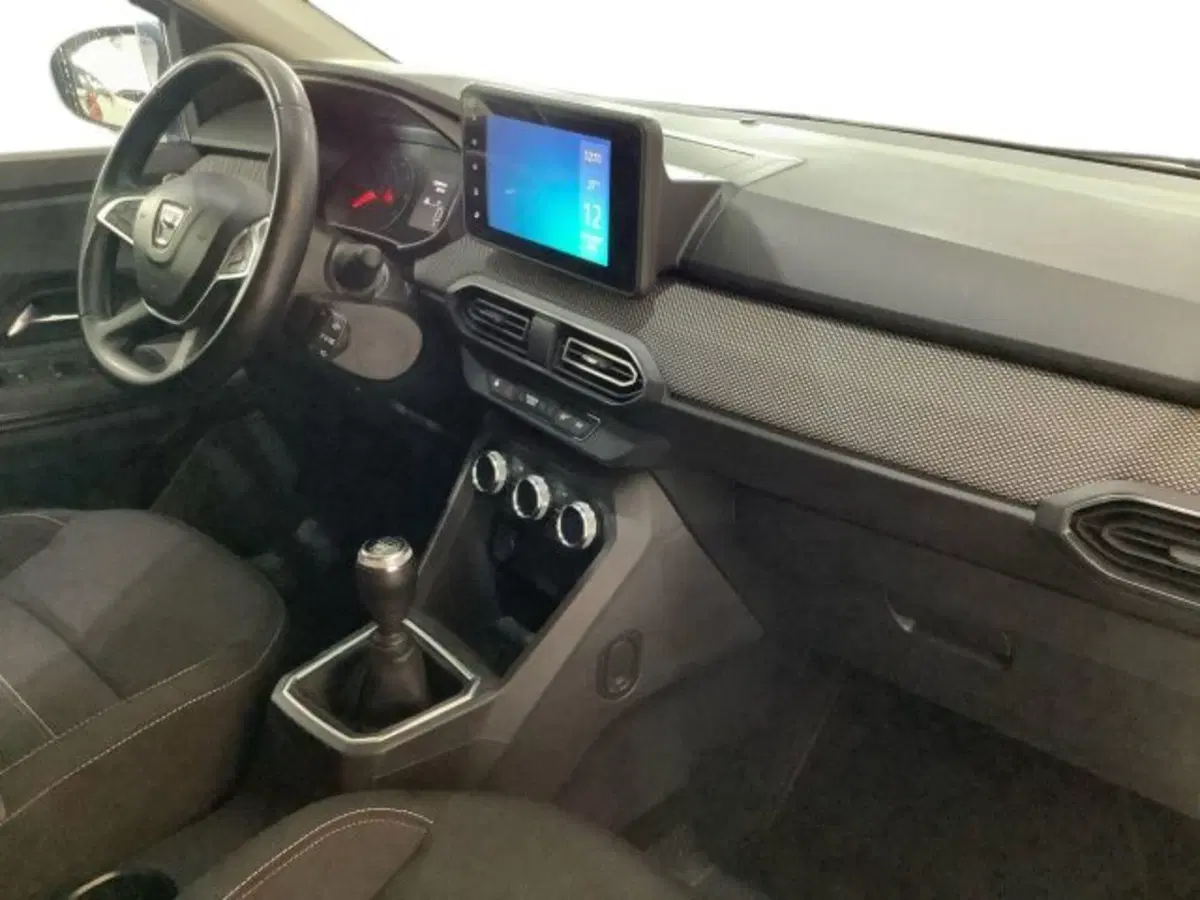 Dacia Jogger usata a Catania (9)