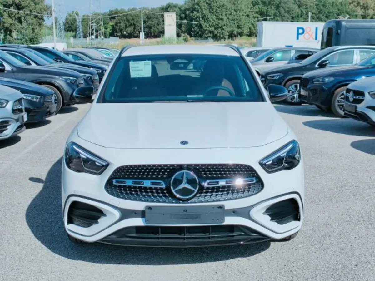 Mercedes-Benz GLA SUV nuova a Teramo (2)