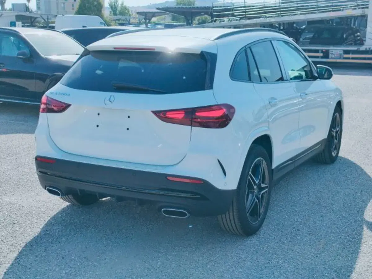 Mercedes-Benz GLA SUV nuova a Teramo (6)