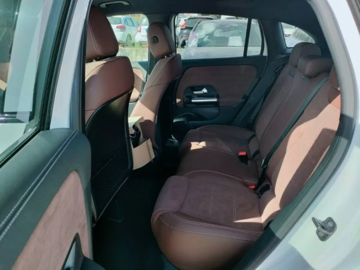 Mercedes-Benz GLA SUV nuova a Teramo (9)