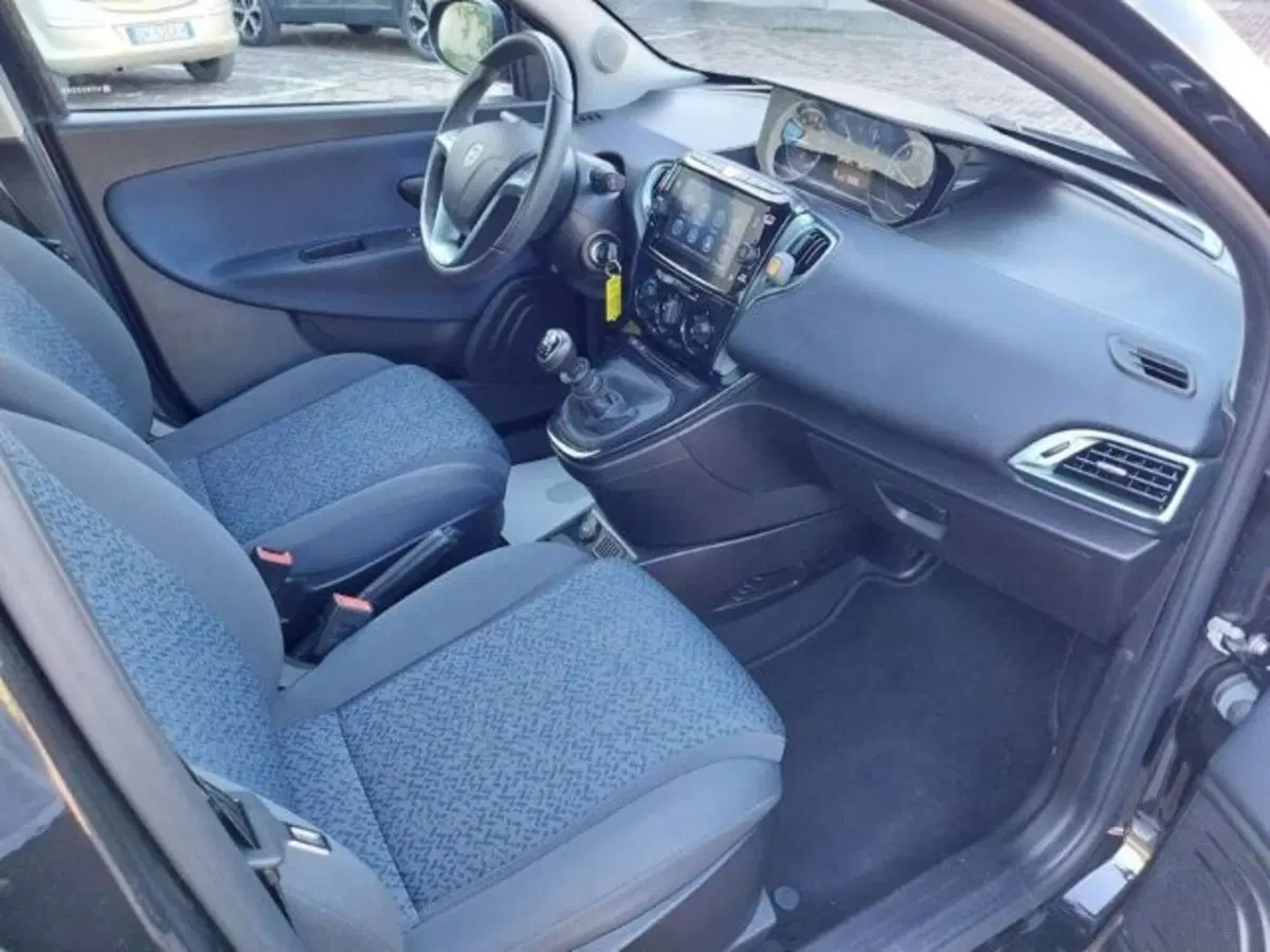Lancia Ypsilon usata a Firenze (14)