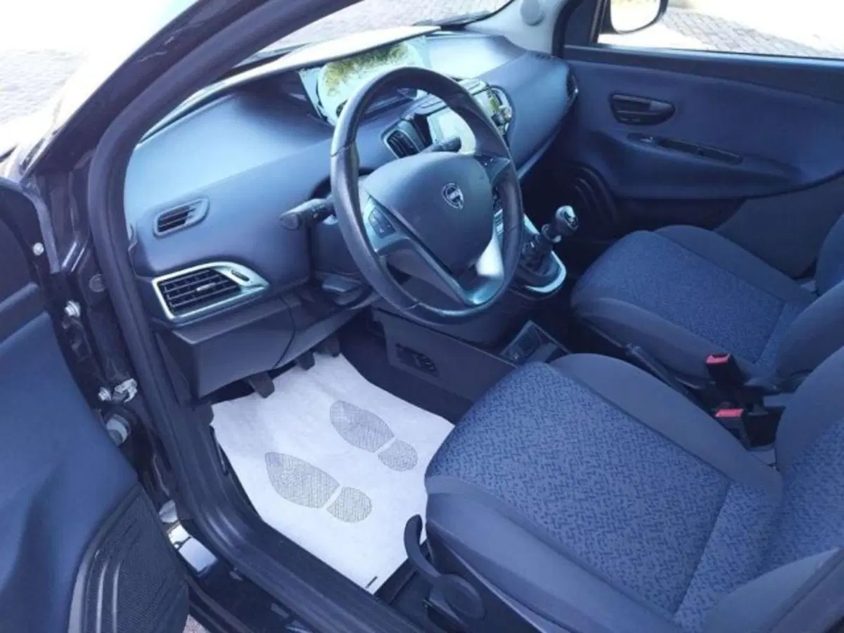 Lancia Ypsilon usata a Firenze (7)