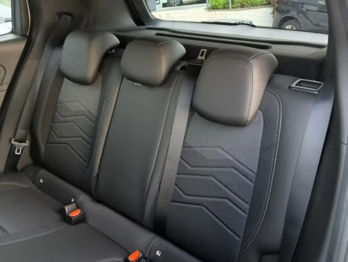 Jeep Avenger nuova a Brescia (10)