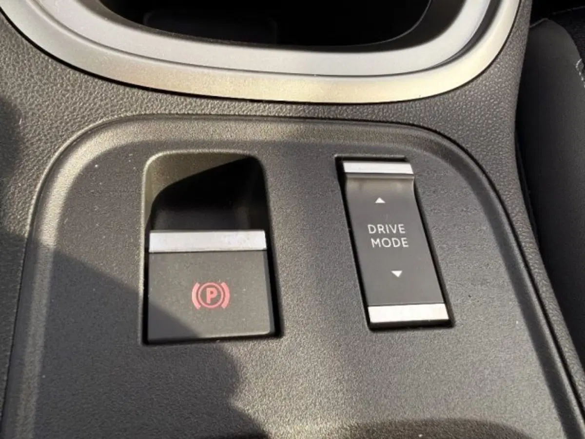 Jeep Avenger nuova a Brescia (15)