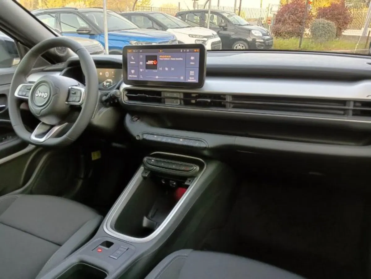 Jeep Avenger nuova a Brescia (16)