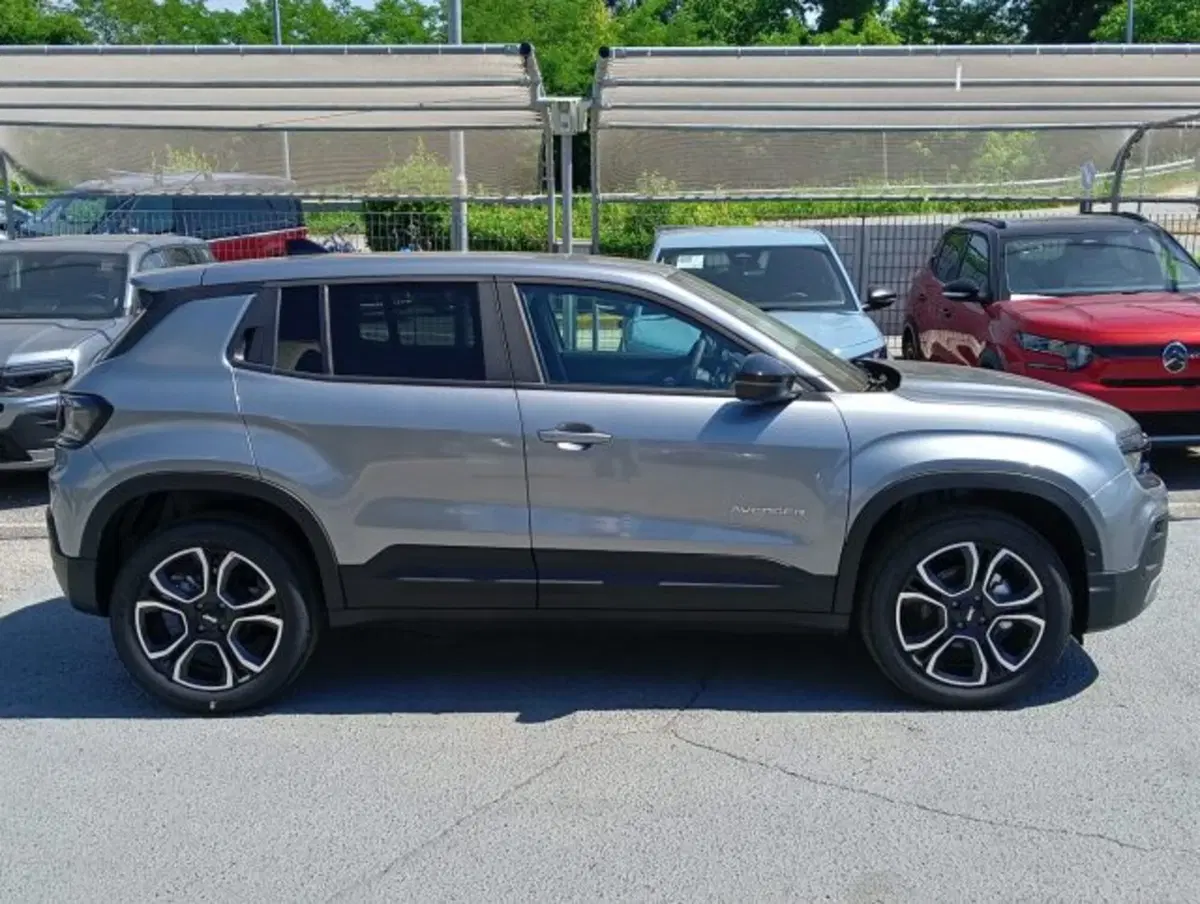 Jeep Avenger nuova a Brescia (4)
