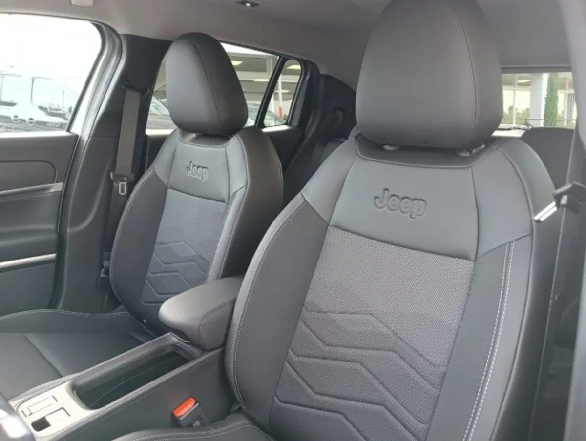 Jeep Avenger nuova a Brescia (9)