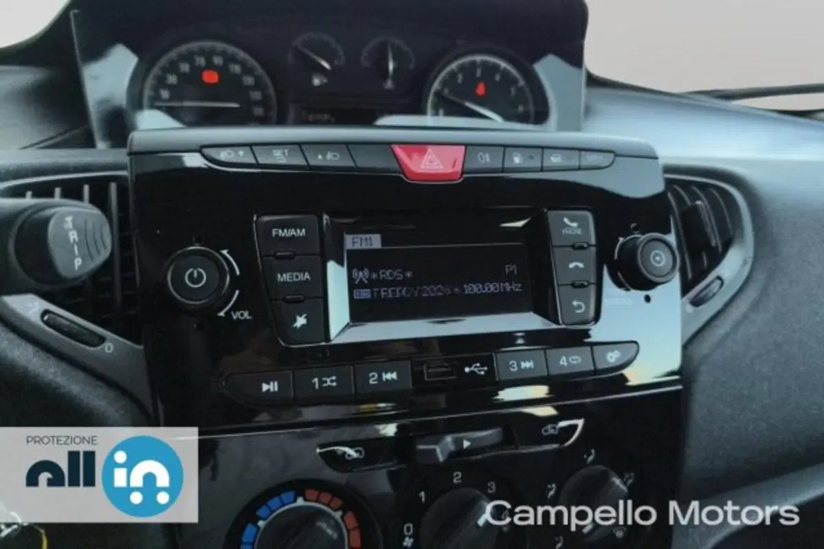 Lancia Ypsilon usata a Venezia (10)