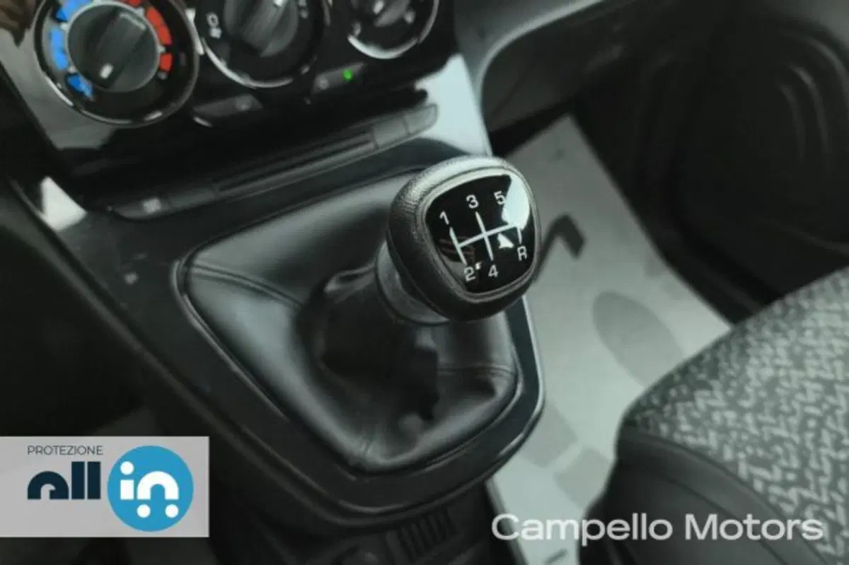Lancia Ypsilon usata a Venezia (12)