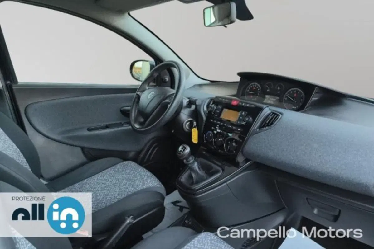 Lancia Ypsilon usata a Venezia (13)