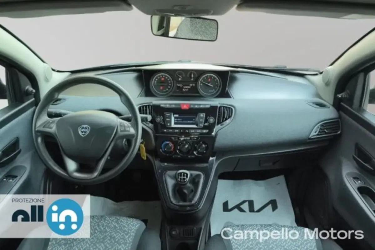 Lancia Ypsilon usata a Venezia (7)
