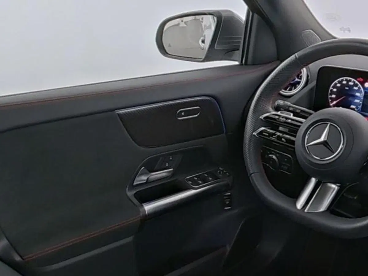 Mercedes-Benz GLA SUV usata a Milano (9)