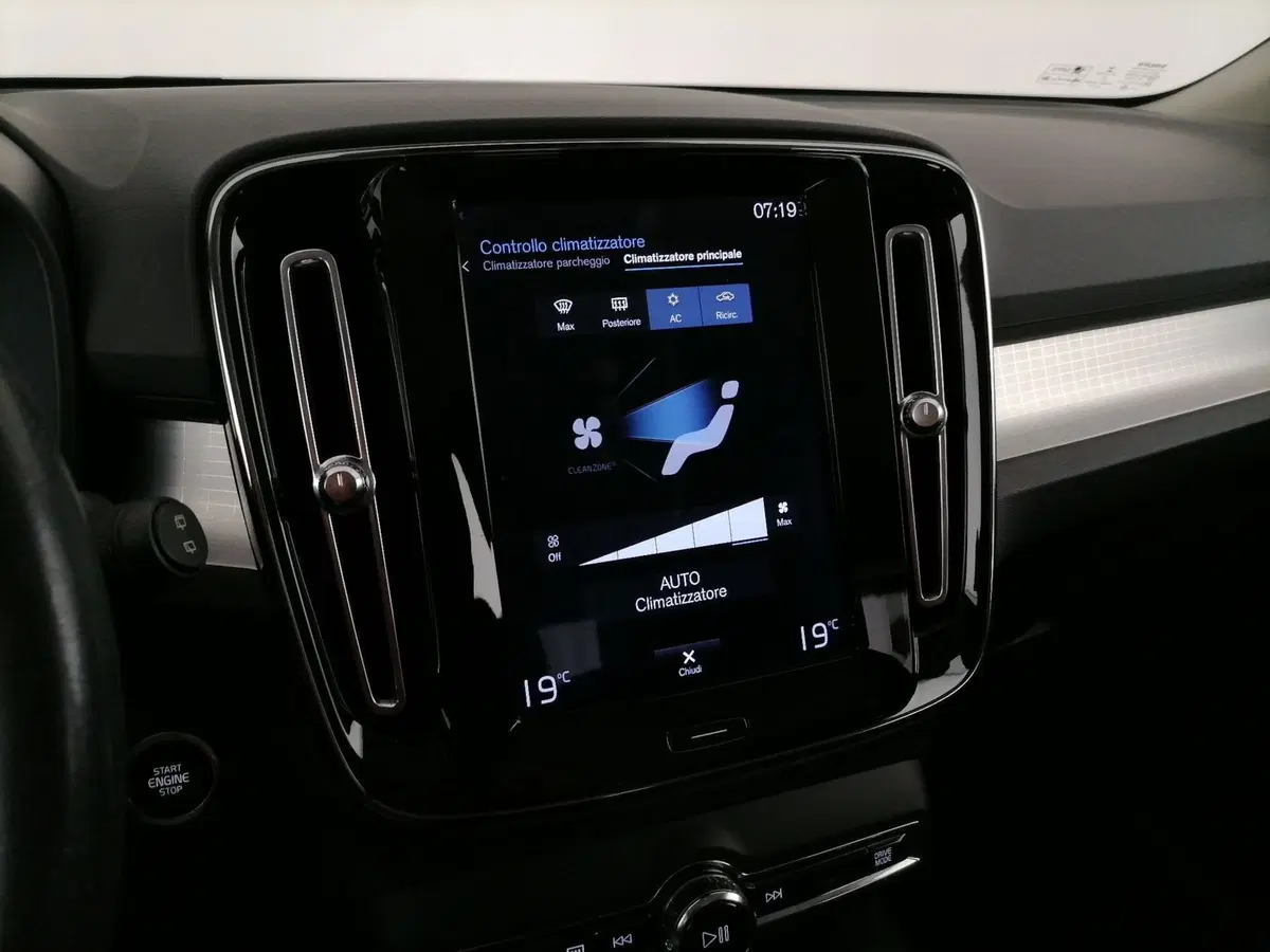 VOLVO Veicoli Commerciali XC40 usata a Roma (16)