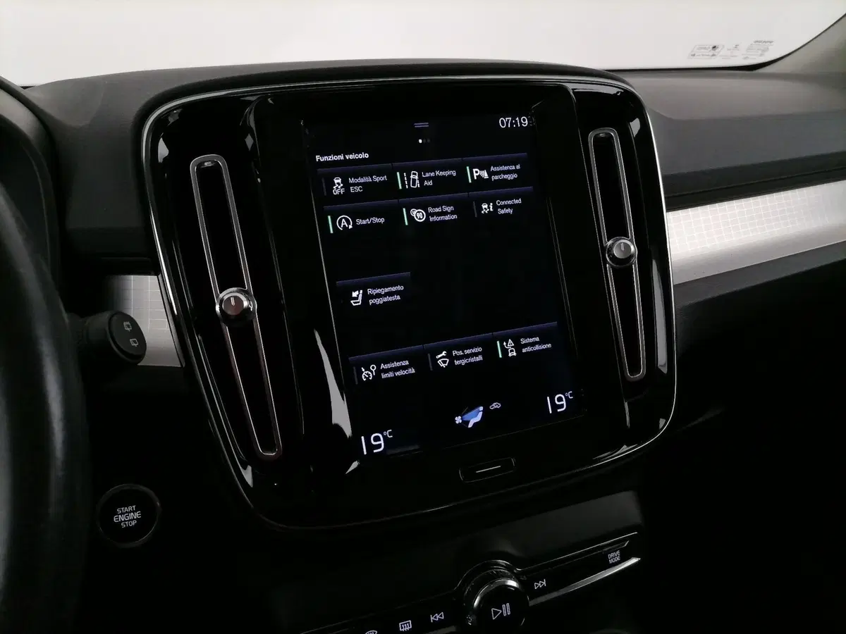 VOLVO Veicoli Commerciali XC40 usata a Roma (19)