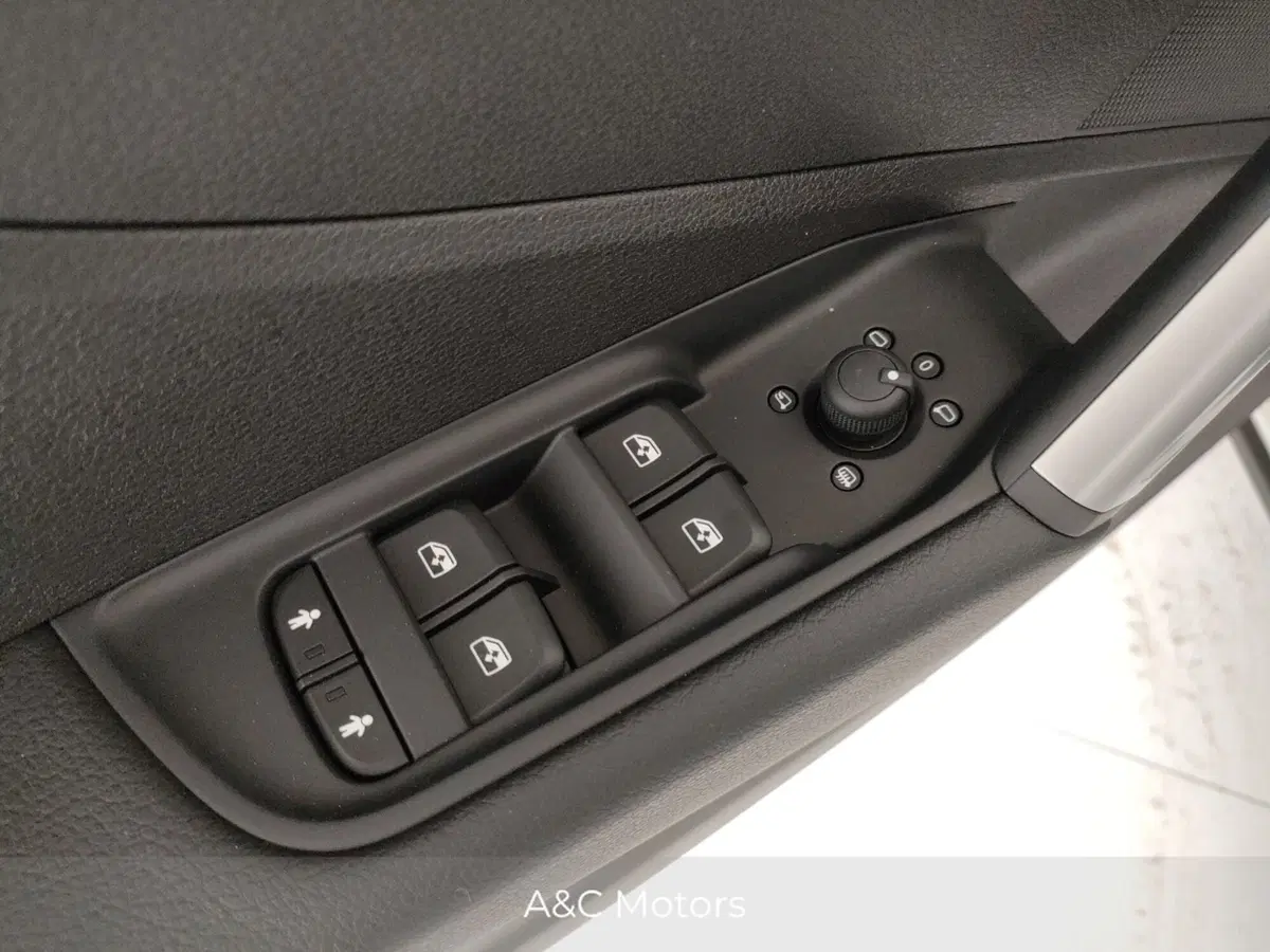 Audi Q2 nuova a Napoli (17)