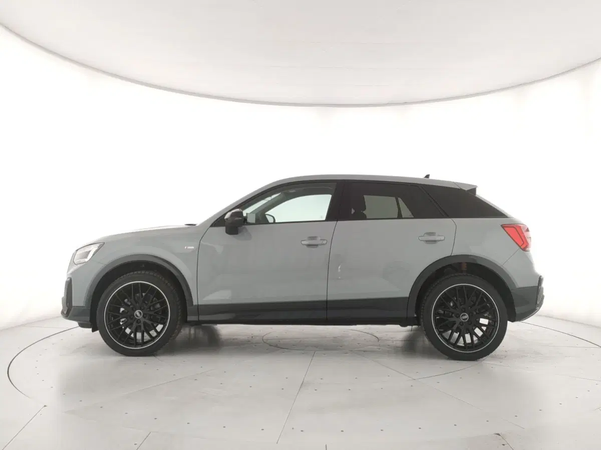 Audi Q2 nuova a Napoli (2)