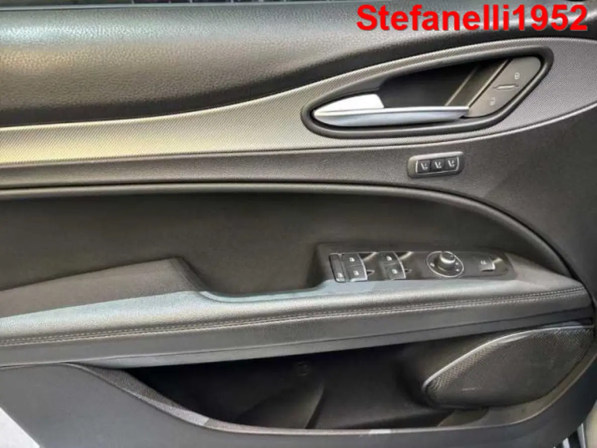 Alfa Romeo Stelvio usata a Bologna (10)
