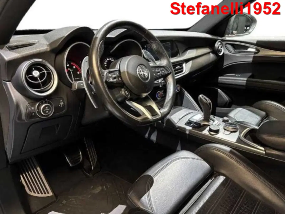 Alfa Romeo Stelvio usata a Bologna (11)