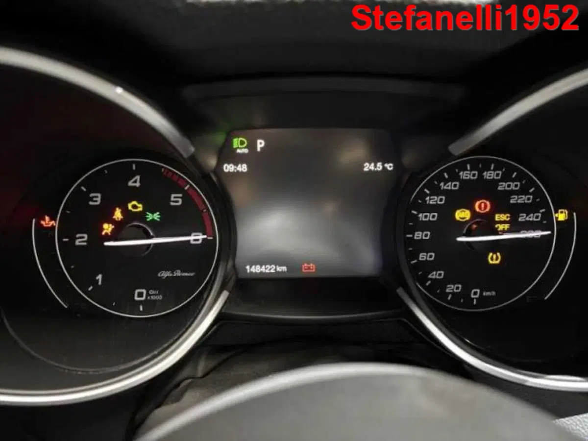 Alfa Romeo Stelvio usata a Bologna (12)