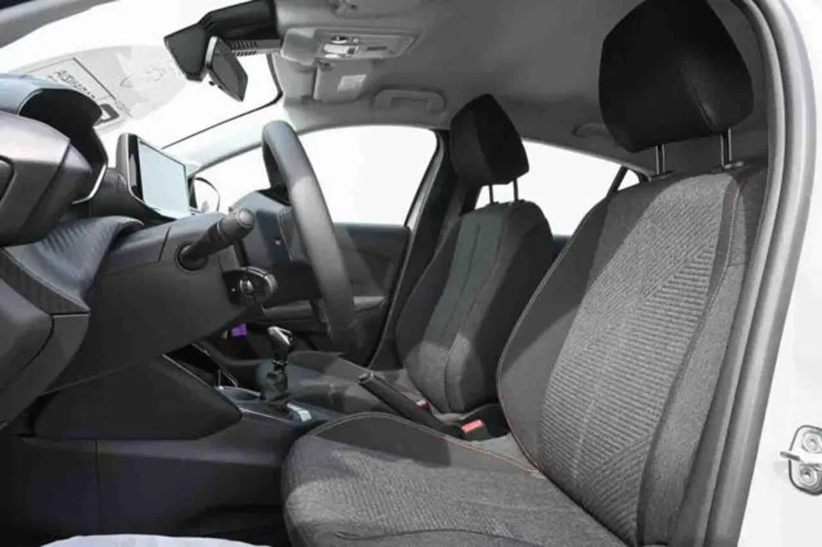 Peugeot 208 nuova a Torino (10)