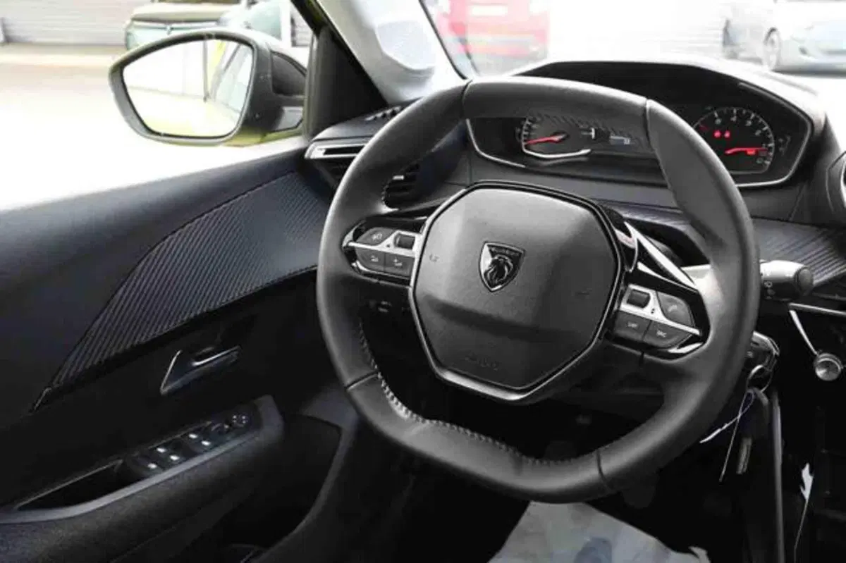 Peugeot 208 nuova a Torino (12)
