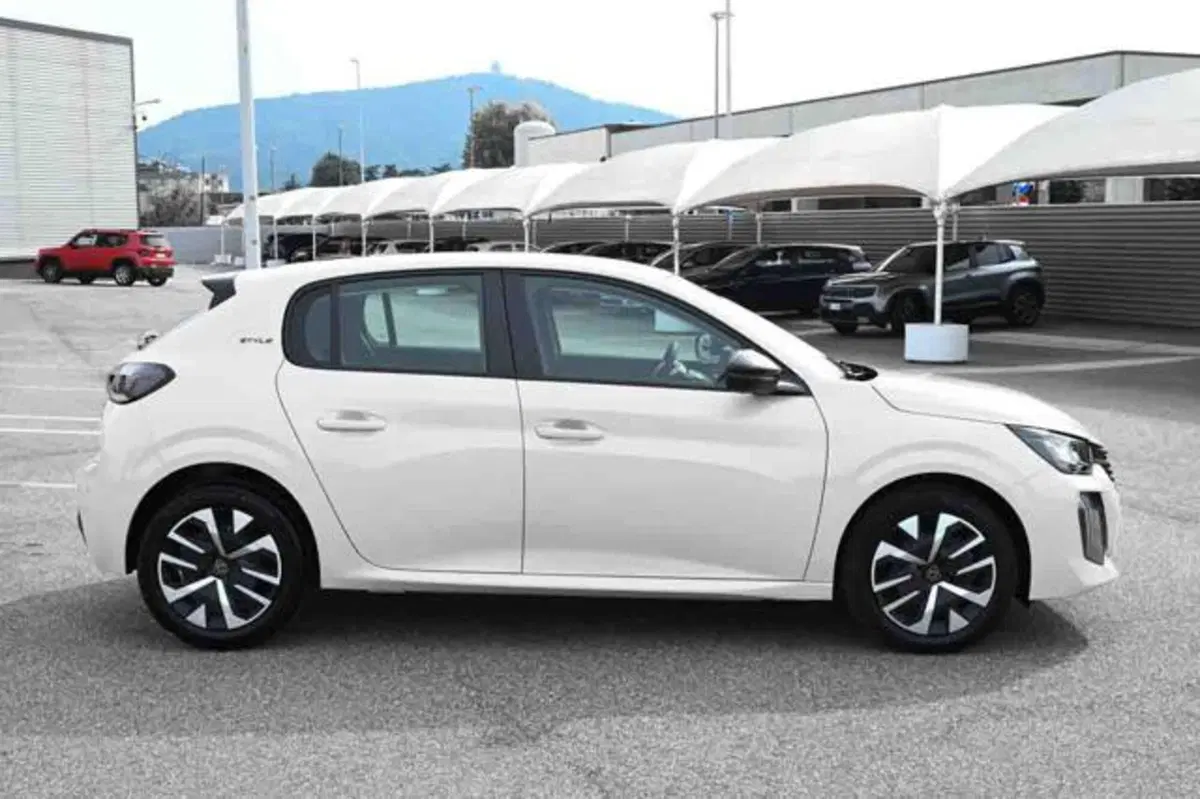Peugeot 208 nuova a Torino (17)