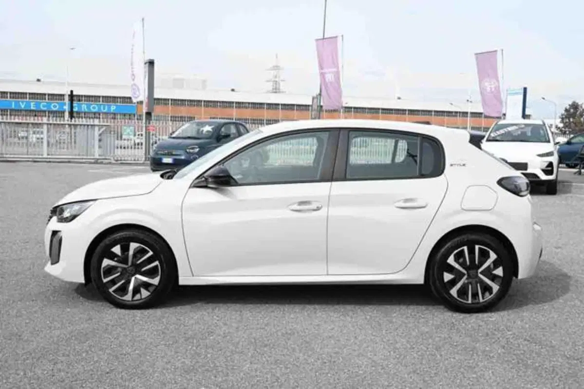 Peugeot 208 nuova a Torino (19)