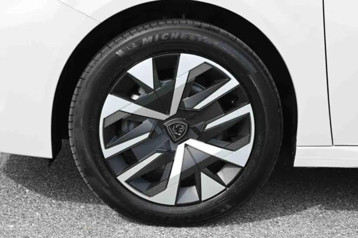Peugeot 208 nuova a Torino (6)