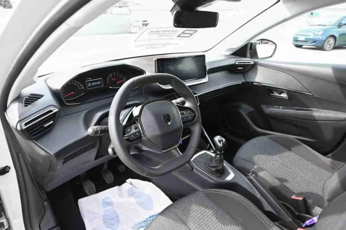 Peugeot 208 nuova a Torino (8)
