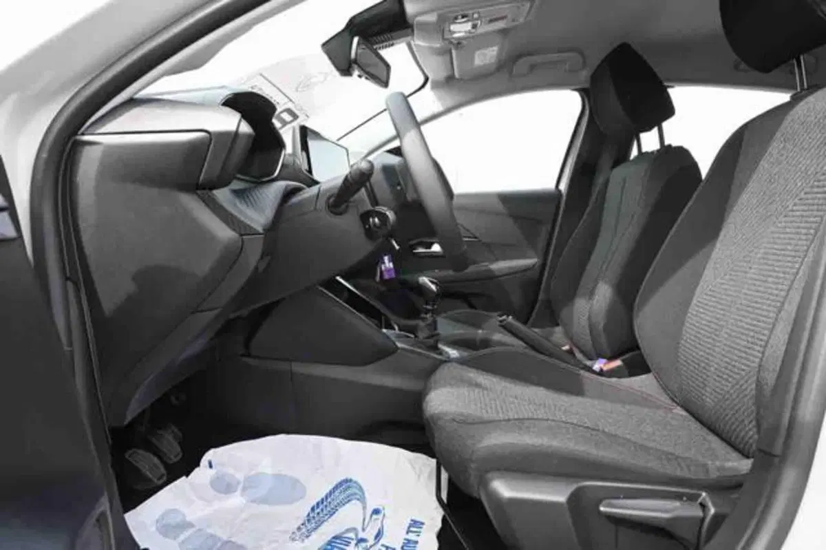 Peugeot 208 nuova a Torino (9)