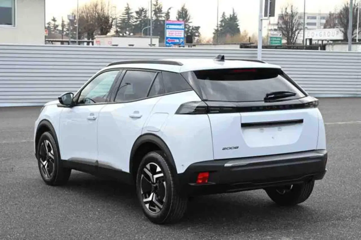 Peugeot 2008 nuova a Torino (4)
