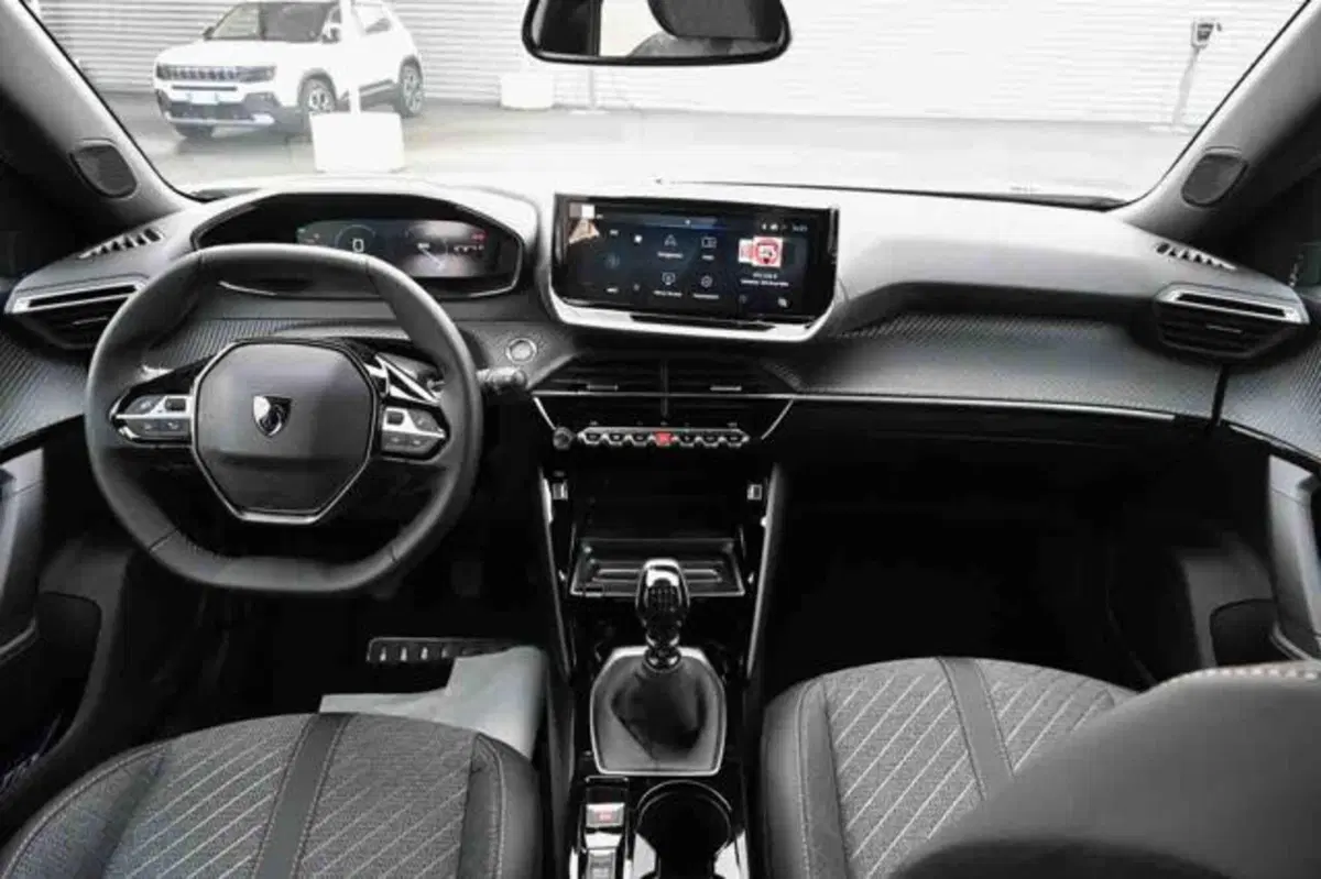 Peugeot 2008 nuova a Torino (7)
