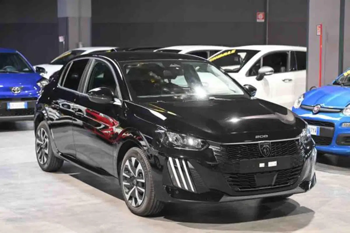 Peugeot 208 nuova a Torino (2)
