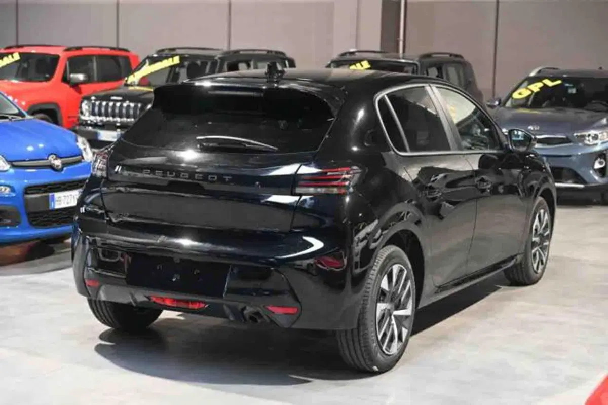 Peugeot 208 nuova a Torino (3)
