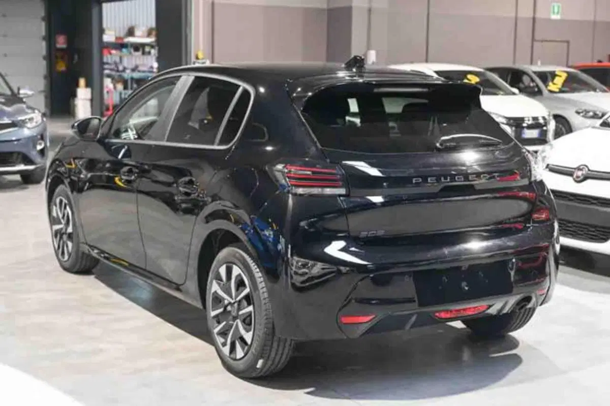 Peugeot 208 nuova a Torino (4)