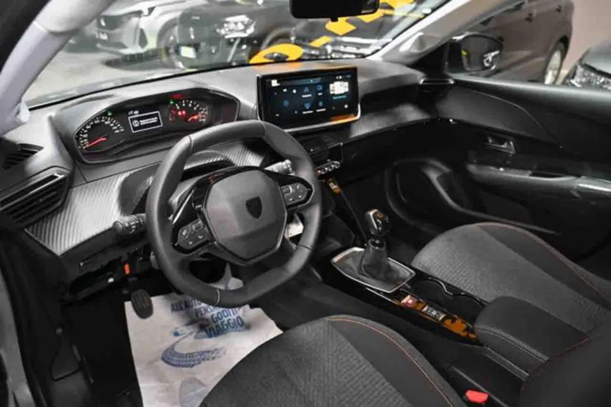 Peugeot 208 nuova a Torino (8)