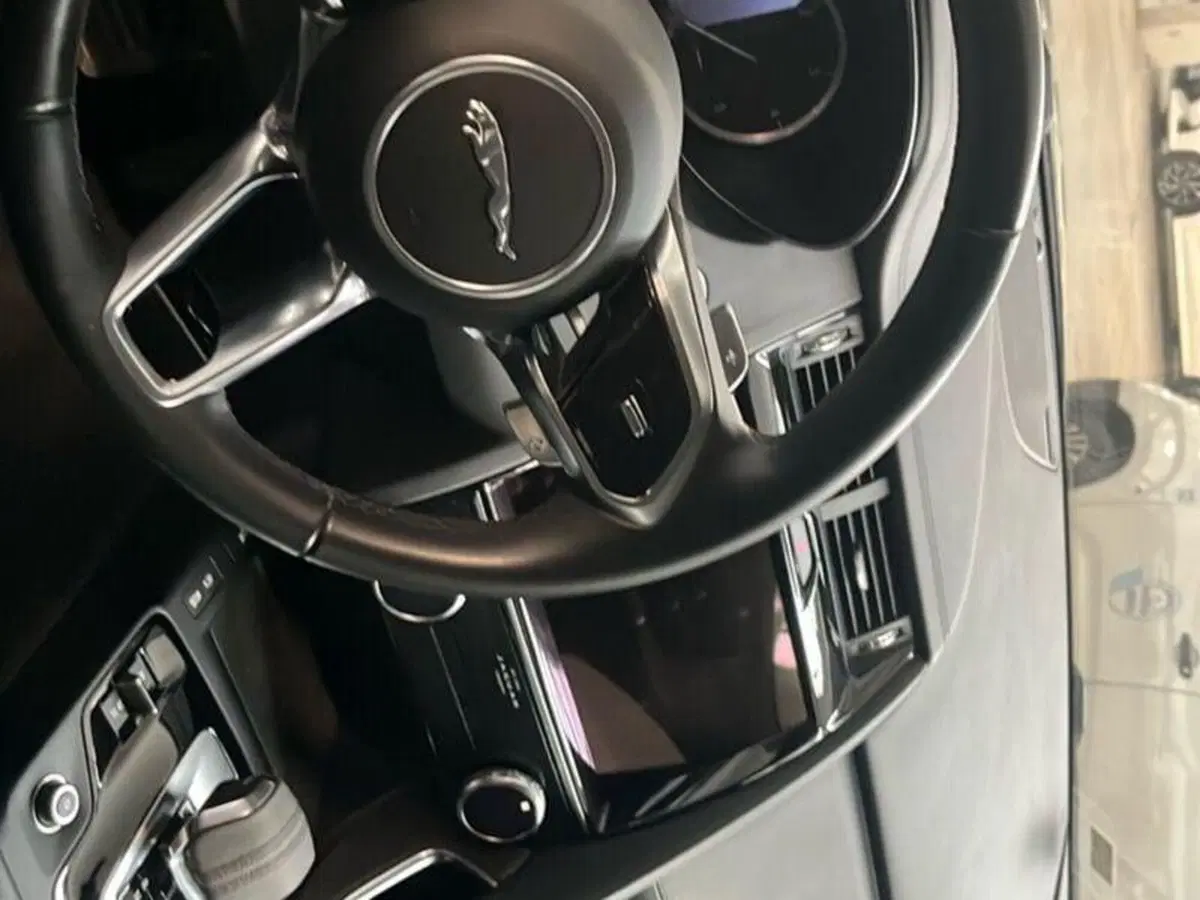 Jaguar E-Pace usata a Vicenza (11)