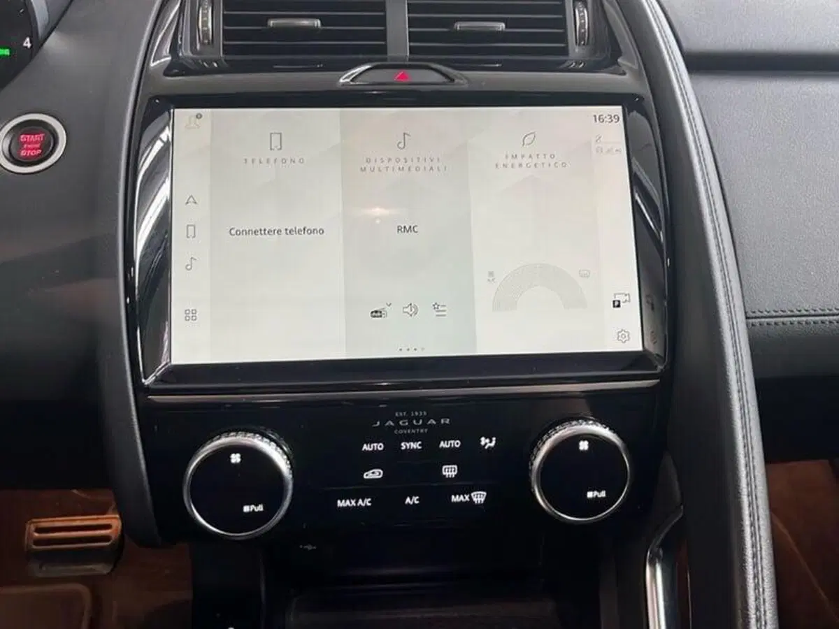 Jaguar E-Pace usata a Vicenza (14)